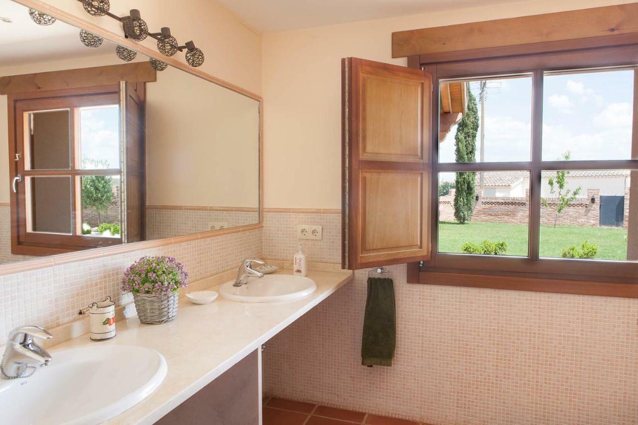 Casa Roble Guest House Almenara de Tormes Екстериор снимка