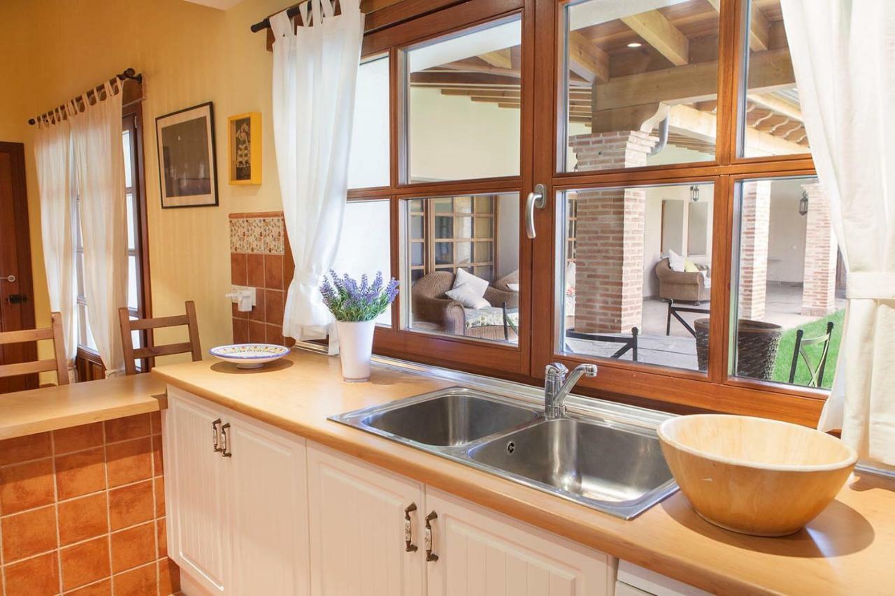 Casa Roble Guest House Almenara de Tormes Екстериор снимка